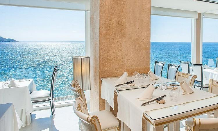Ресторан и лаунж-зал высокой кухни Llum de Benidorm Отель Villa Venecia Boutique Бенидорме Ресторан и лаунж-зал высокой кухни Llum de Benidorm Отель Villa Venecia Boutique Бенидорме
